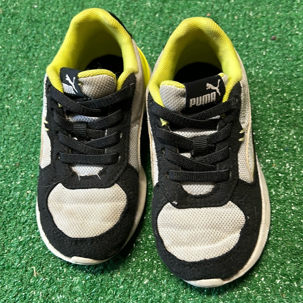Puma US 7C boys no tie shoes!